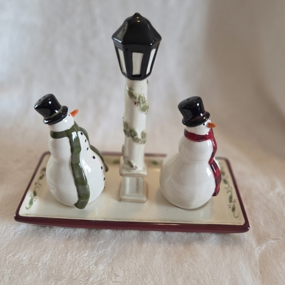 Grasslands Road MERRY - SNOWMAN 6.75" Salt & Pepper w/ Tray 3Pc Set Lamppost - Picture 7 of 12
